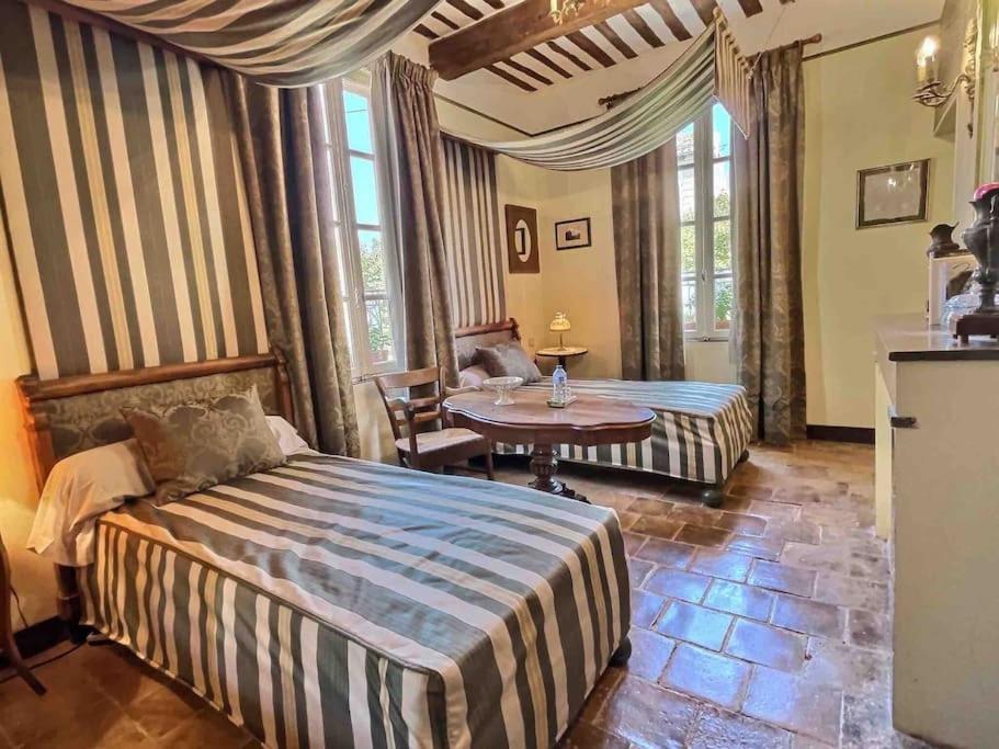 Chez Lydia - Osez La Vie De Chateau ! Pont Du Gard, Uzes 레물링 외부 사진