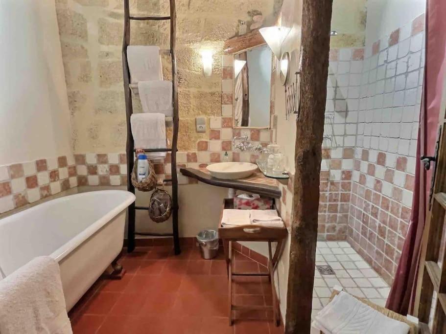 Chez Lydia - Osez La Vie De Chateau ! Pont Du Gard, Uzes 레물링 외부 사진